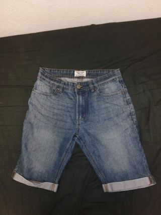Vaqueros cortos Primark de segunda mano por 4 EUR en Cartagena en WALLAPOP