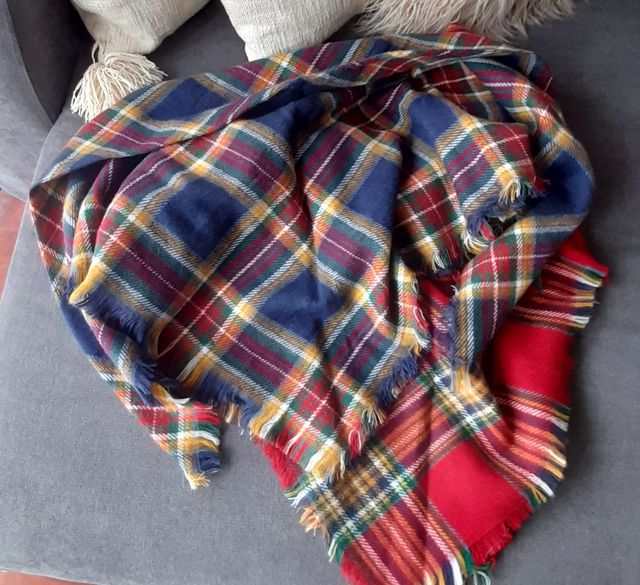 2 bufandas de zara sin estrenar