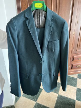 Traje chaqueta verde de segunda mano por 50 EUR en Manzanilla en WALLAPOP