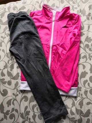 Chandal Decathlon niña 3-4 años (LOTE 1) de segunda mano por 3 EUR en  Barcelona en WALLAPOP