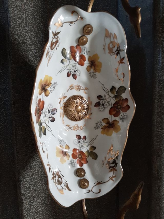 CENTRO MESA DE PORCELANA ESMALTADA EN ORO. 38x22x8