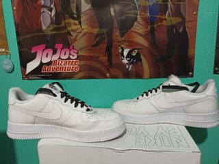AIR FORCE 1 TRIPLE WHITE + CORDONES NEGROS NIKE de segunda mano por 70 EUR  en Sevilla en WALLAPOP