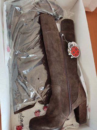 Botas altas Yokono piel chocolate de segunda mano por 42 EUR en Valencia en  WALLAPOP