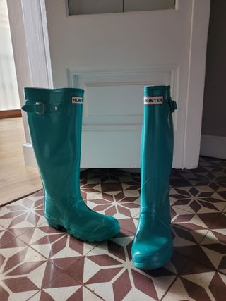 Botas Hunter azul turquesa glossi de segunda mano por 65 EUR en Barcelona  en WALLAPOP
