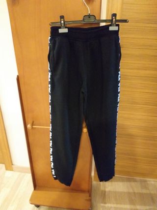 Pantalón chandal Fila de segunda mano por 15 EUR en La Pedrera en WALLAPOP