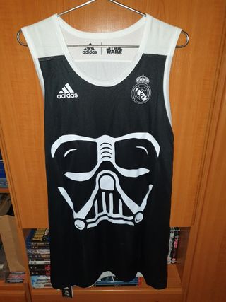 CAMISETA REAL MADRID EDICION LIMITADA STAR WARS de segunda mano por 80 EUR  en Sevilla en WALLAPOP
