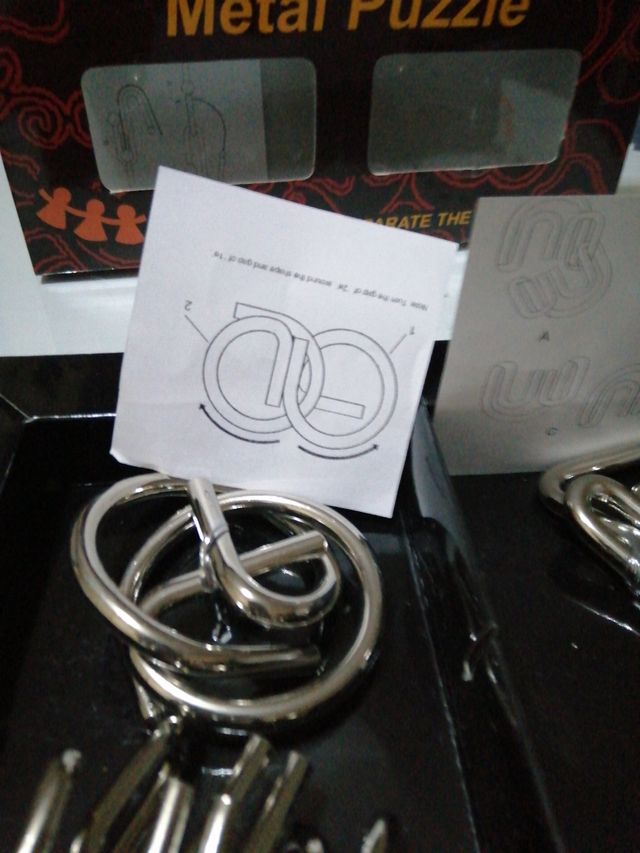 Puzzle metal.