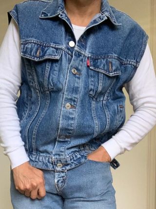 LEVIS CHALECO VAQUERO VINTAGE HOMBRE L de segunda mano por 39 EUR en  Barcelona en WALLAPOP
