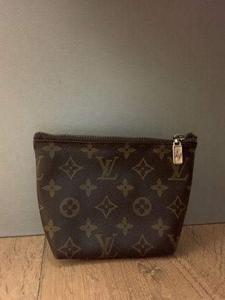 Neceser Louis Vuitton de segunda mano por 70 EUR en Madrid en WALLAPOP