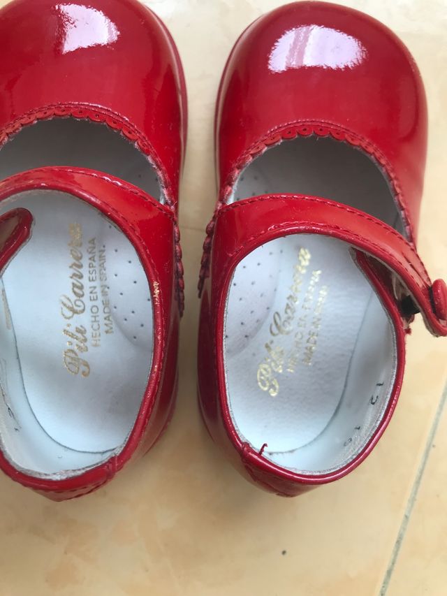 Zapato de bebé con suelo. Número 19