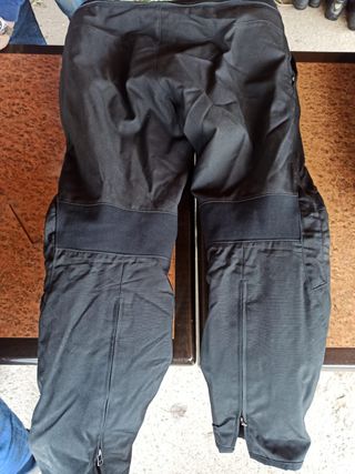 Pantalón Moto de segunda mano por 100 EUR en Zaragoza en WALLAPOP