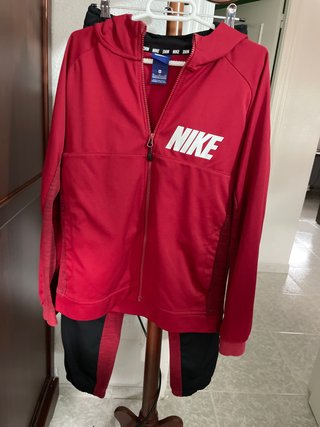 Chándal Nike original 13-15 años de segunda mano por 15 EUR en Mazarrón en  WALLAPOP