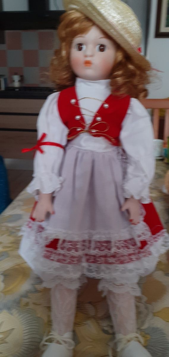 vendo bambole  in porcellana