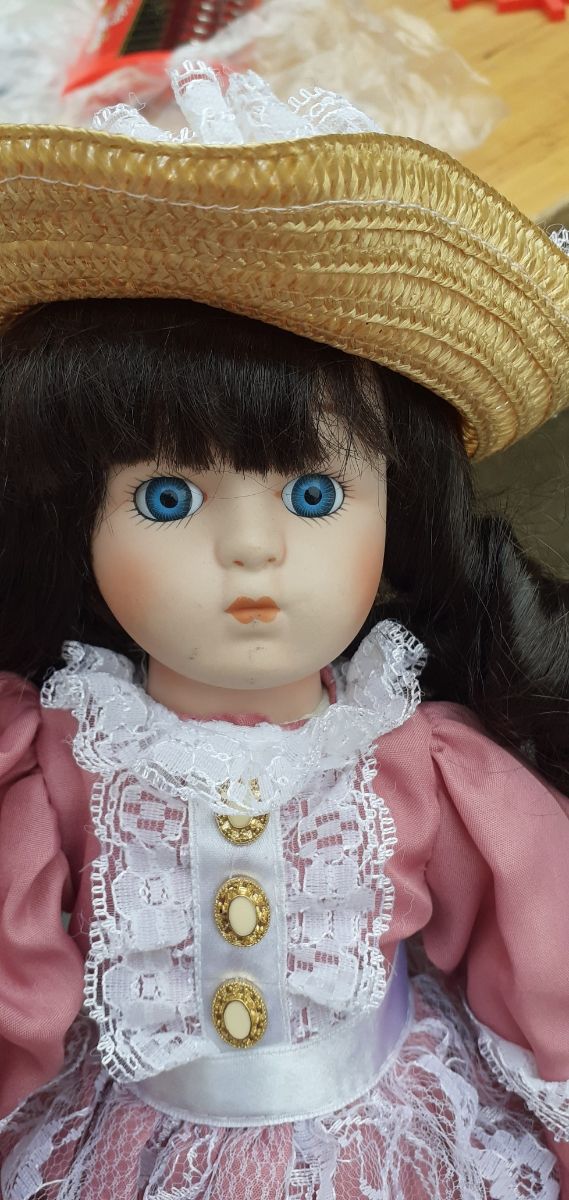 vendo bambole  in porcellana