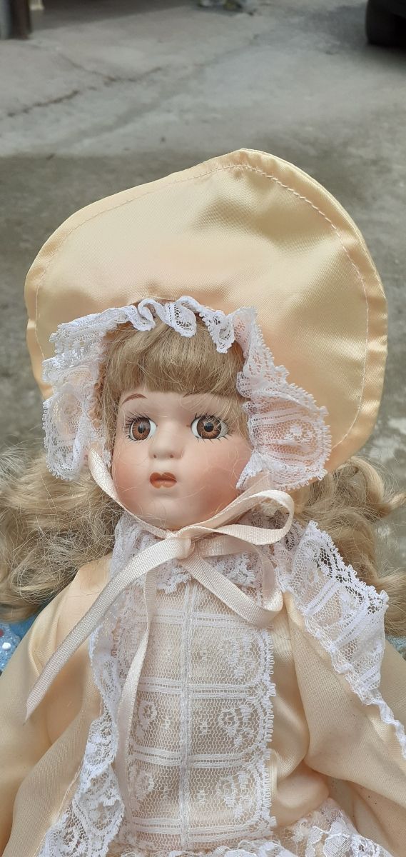 vendo bambole  in porcellana