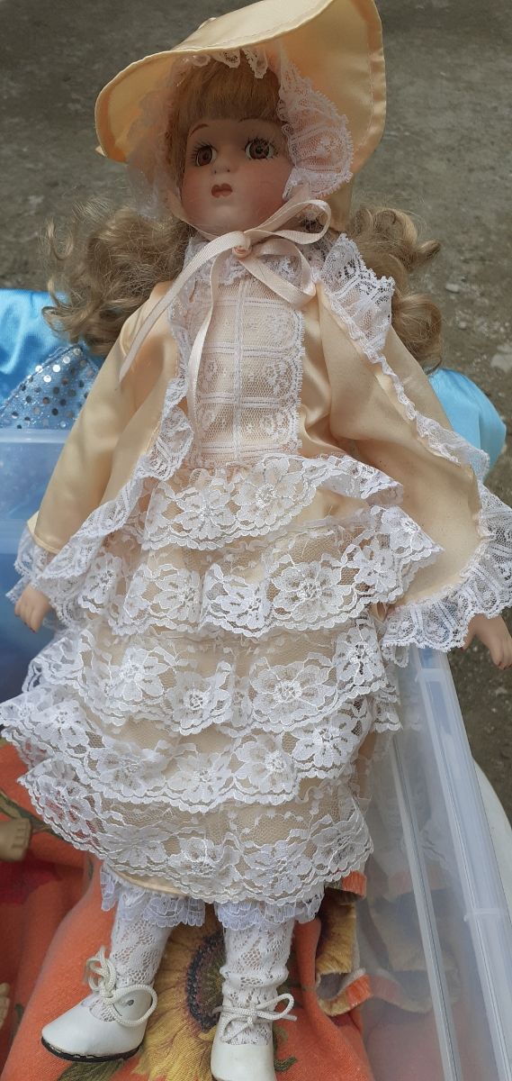 vendo bambole  in porcellana