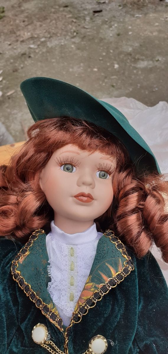 vendo bambole  in porcellana