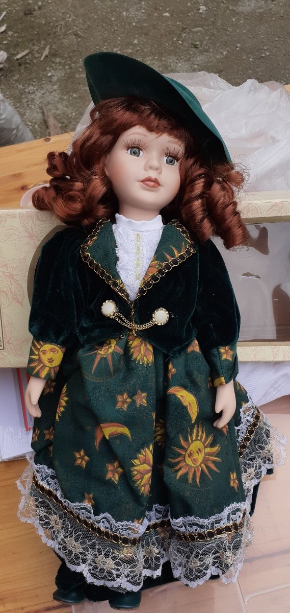 vendo bambole  in porcellana