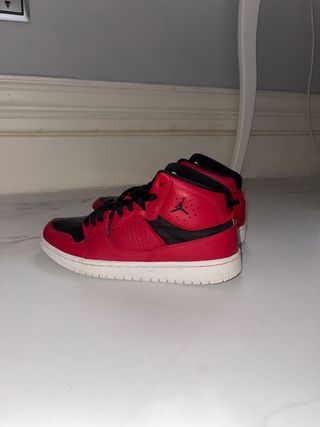 Nike Jordan Access GS rojas y negras de segunda mano por 50 EUR en Talavera  de la Reina en WALLAPOP