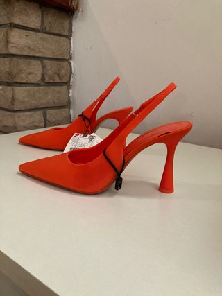 Zapatos destalonados tacon 10 cm. Talla 37 zara ! de segunda mano por 25  EUR en Igualada en WALLAPOP
