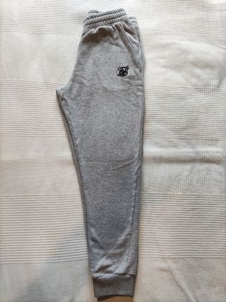 Chándal gris Sik Silk de segunda mano por 15 EUR en Hondarribia en WALLAPOP