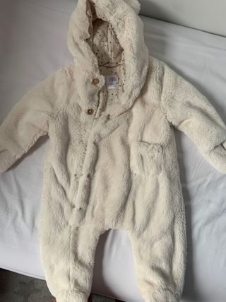Buzo bebe ZARA pelito con orejas 3-6m de segunda mano por 18 EUR en Madrid  en WALLAPOP