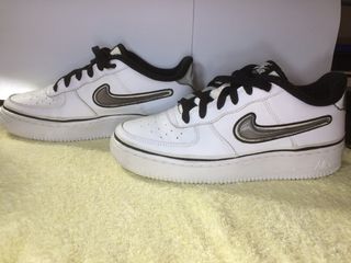 Tenis Casual Nike Air Force 1 07 LV8 x NBA de Hombre | Innvictus