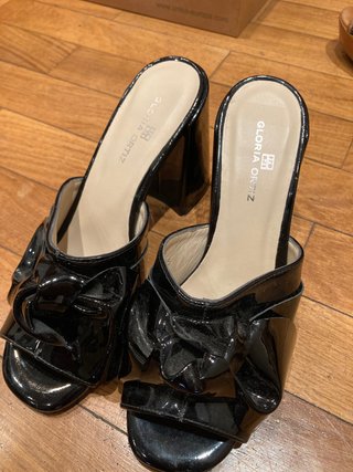 Sandalia número 35 Gloria Ortiz de segunda mano por 20 EUR en Logroño en  WALLAPOP