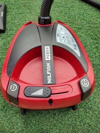 Aspirador marca Nilfisk 2000w. de segunda mano por 55 EUR en Cadrete en  WALLAPOP