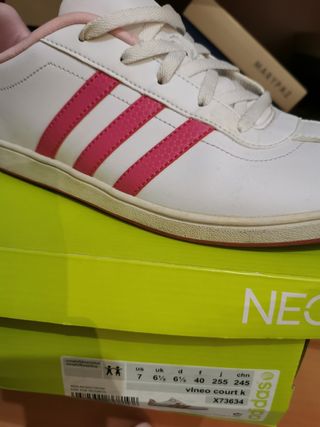 Adidas neo blanca y rosa de segunda mano por 25 EUR en Badajoz en WALLAPOP