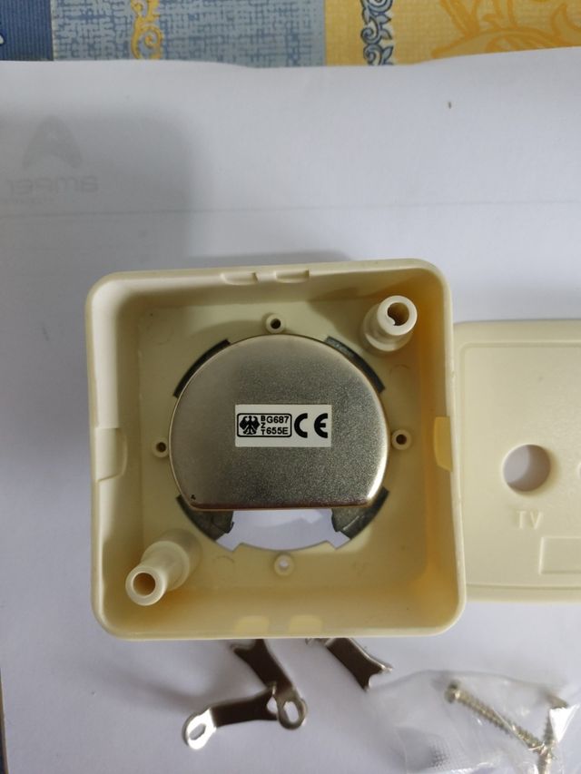 Tomada de antena Surface TV e Rádio