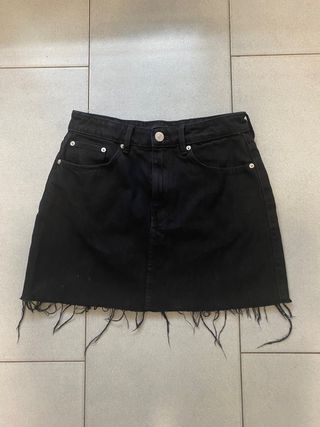 Falda Vaquera Negra de Zara - Vinted