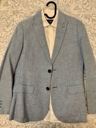 Chaqueta y camisa Tizzas 1era comunión de segunda mano por 40 EUR en  Vitoria-Gasteiz en WALLAPOP