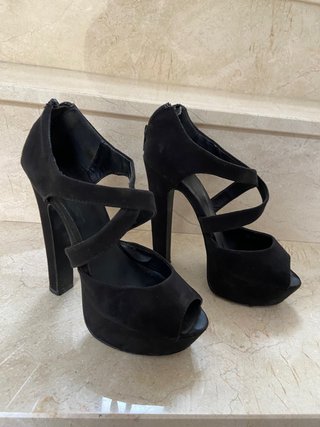 Zapatos tacón plataforma negros de segunda mano por 5 EUR en Ripollet en  WALLAPOP