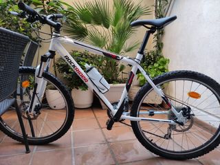 Bicicletta Rockrider 5.3 seconda mano per 130 EUR su Madrid su WALLAPOP
