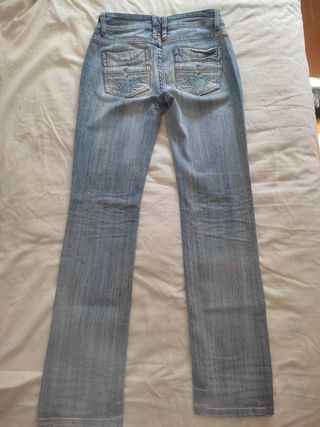 Pantalón vaquero mujer Kiabi de segunda mano por 5 EUR en Zaragoza en  WALLAPOP