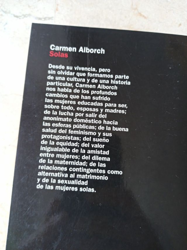 lote de dos libros, el perfume y solas.