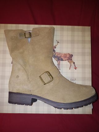 Botas serraje Mustang de segunda mano por 25 EUR en Ciudad Real en WALLAPOP