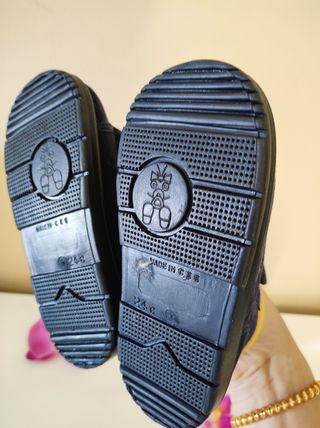 PRECIOSAS ZAPATILLAS ESTAR POR CASA BEBE 23\\/24 de segunda mano por 3,5 EUR  en Dos Hermanas en WALLAPOP
