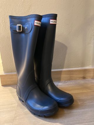 Botas agua HUNTER azul marino de segunda mano por 70 EUR en Barcelona en  WALLAPOP