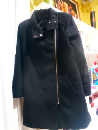 Abrigo negro con cremallera Marca Reactivo de segunda mano por 20 EUR en  Lleida en WALLAPOP