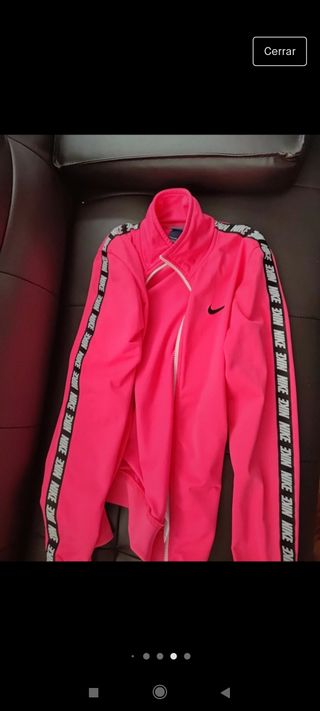 Chándal Nike rosa fluorescente y negro de segunda mano por 27 EUR en  Majadahonda en WALLAPOP