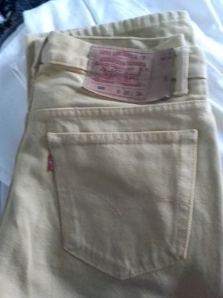 Pantalón levis original de hombre talla 33×34 de segunda mano por 30 EUR en  Girona en WALLAPOP