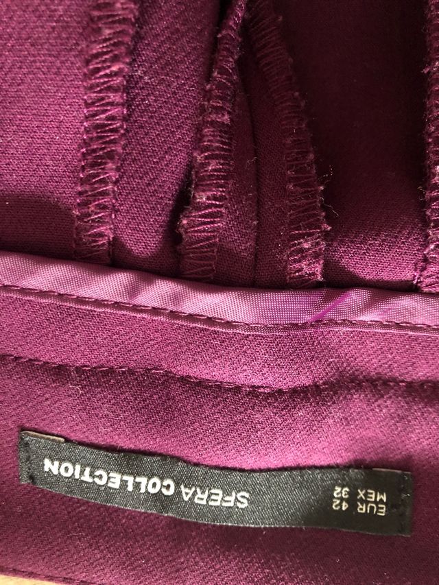 pantalón ancho color tinto Sfera.