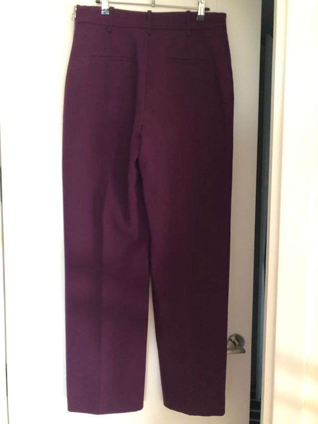 pantalón ancho color tinto Sfera.