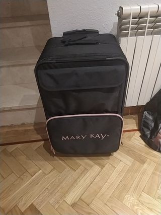 Maleta mary kay(no se baja de precio) de segunda mano por 50 EUR en  Majadahonda en WALLAPOP