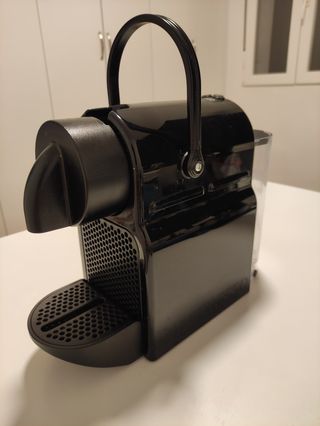 Cafetera Nespresso DeLonghi de segunda mano por 29 EUR en Sant Cugat del  Vallès en WALLAPOP