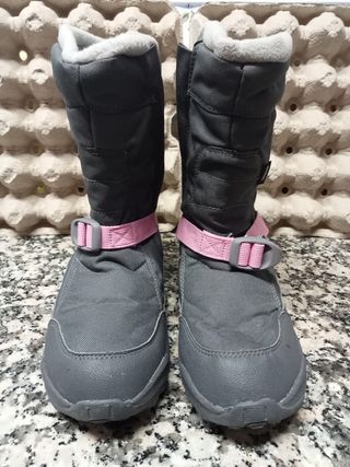 Botas de nieve niña 38 de segunda mano por 3 EUR en Alcalá de Guadaíra en  WALLAPOP