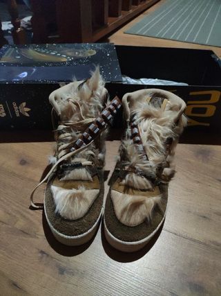 Zapatillas Adidas Star Wars Chewbacca de segunda mano por 100 EUR en San  Martin de Toranzo en WALLAPOP