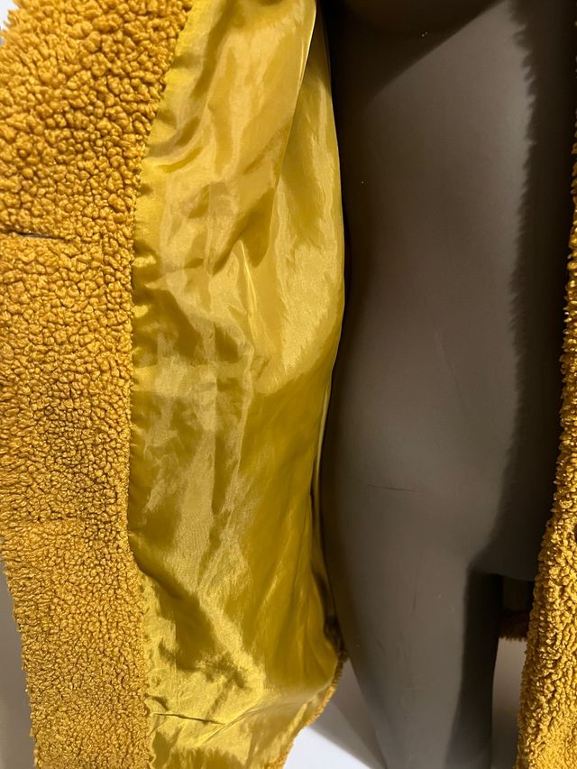 Abrigo de SFERA. Talla m. Nuevo